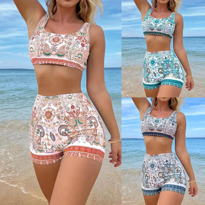 Un collage de quatre images mettant en vedette une femme en Maillot de Bain Femme 2 Pièces Brésilienne, posant contre un décor de plage très beau de la marque BREEZE BEEZ.