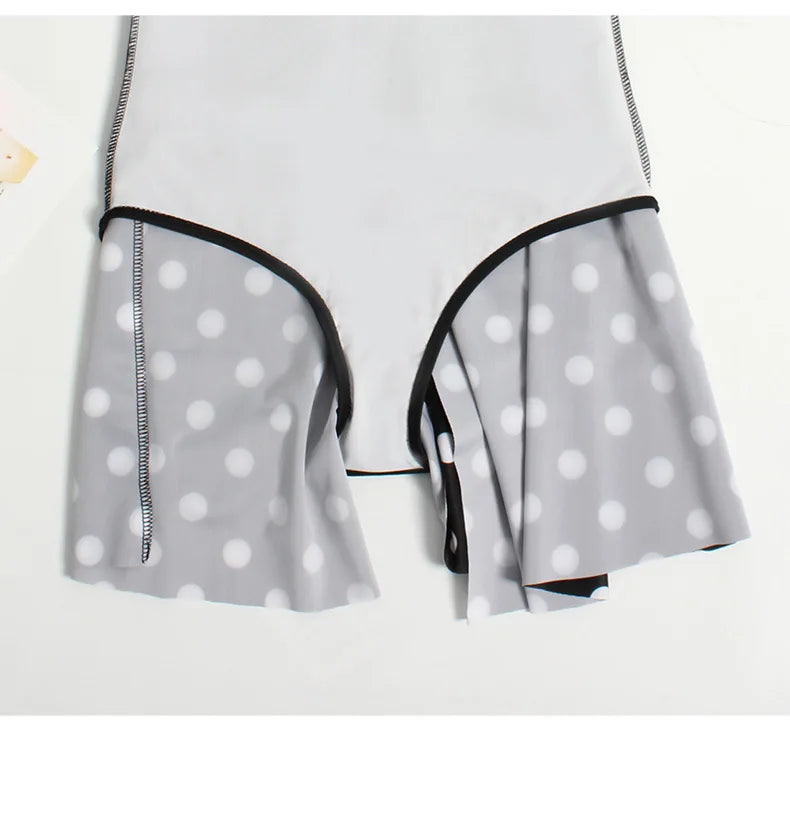 Maillot de Bain-Jupe. Peignoir