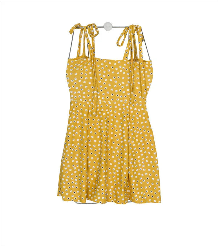 Robe d'été jaune vif à pois et Maillot de Bain Rouge Femme | 1 Pièce Modèle # Bretelles à nouer de style unique pour l'été, présentées sur un fond blanc épuré par BREEZEBEEZ.