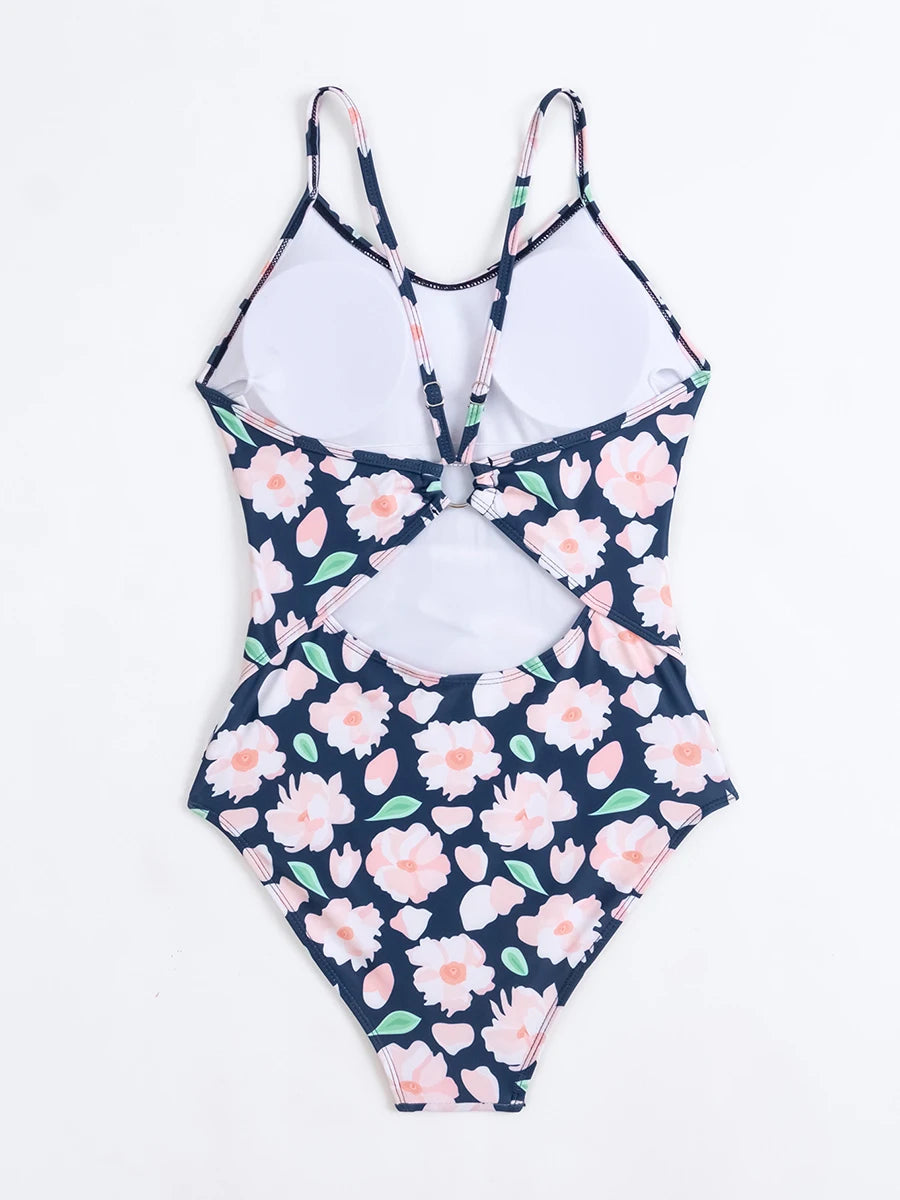 Maillot de bain une pièce fleuri BREEZE BEEZ avec découpe et détail nœud, posé à plat sur fond blanc.