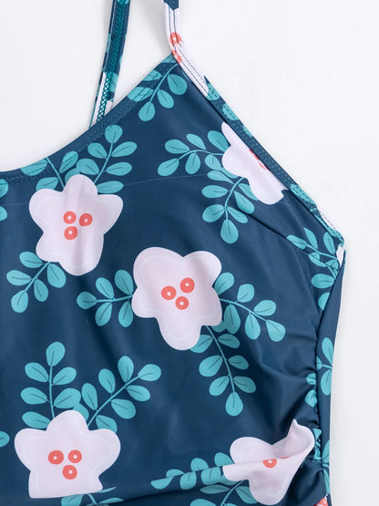 Haut de maillot de bain à motif floral sur fond bleu marine et motif floral bleu clair et rose, doté d'une bretelle dos nu unique, parfait pour profiter des vacances. - Maillot de Bain Vert 1 Pièce Croisé par BREEZE BEEZ.