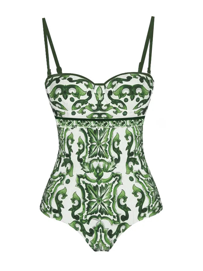 Maillot de bain femme confortable et élégant BREEZE BEEZ avec un motif vert et blanc, une structure de corsage ajustée et des bretelles fines.