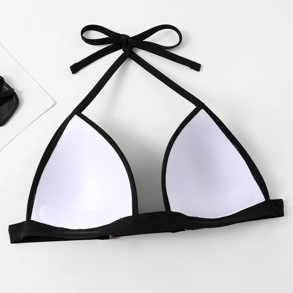 Bienvenue dans notre boutique en ligne, découvrez nos collections variées comprenant un maillot de bain 2 pièces noir bikini à col halter en noir et blanc de la marque BREEZE BEEZ, présenté sur une surface blanche.